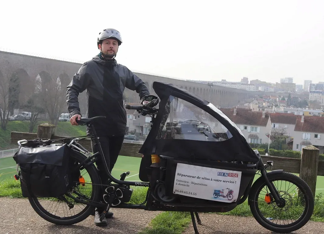 Illustration d'un vélo prêt pour l'entretien